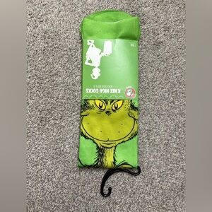 Adult women’s socks Grinch Christmas Green NWT